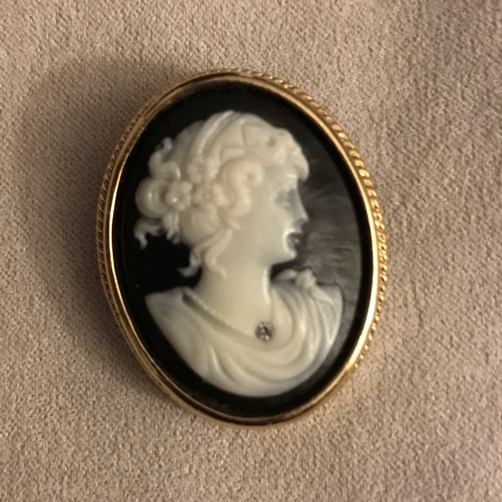 Avon cameo black and white brooch
